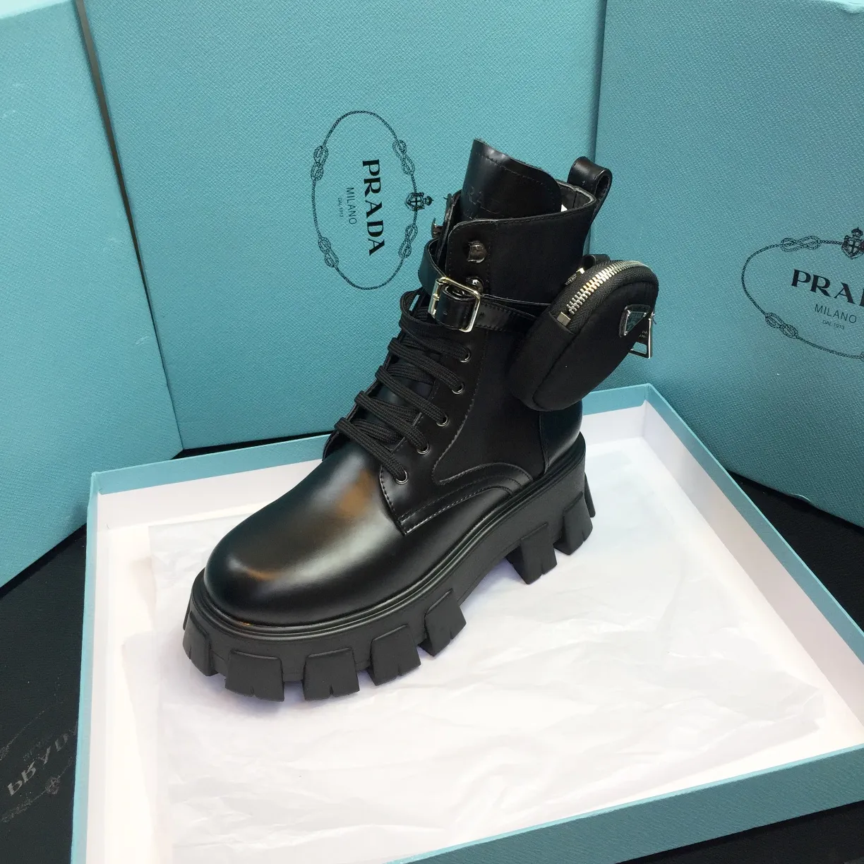 Factory direct sales p640🐘🐘Women's shoes Women's shoes factory Men's +10 Factory direct sales pRADA Couple's model Prada's top version of platform platform thick-soled pocket triangle logo couple's boots Original 1:1 customization, many Internet celebrities wear these shoes, cowhide color matching, injection molding triangle letters Luogo process, very popular this year, can be worn for leisure and sports... ❶Fabric: Customized open edge beads➕Injection molded triangle mark ❷Inner lining: Customized cowhide ❸Feet: Customized cowhide ❹Outsole: Original molded foam combination outsole ❺Sole thickness: 6cm ❻Size: Female 35-46